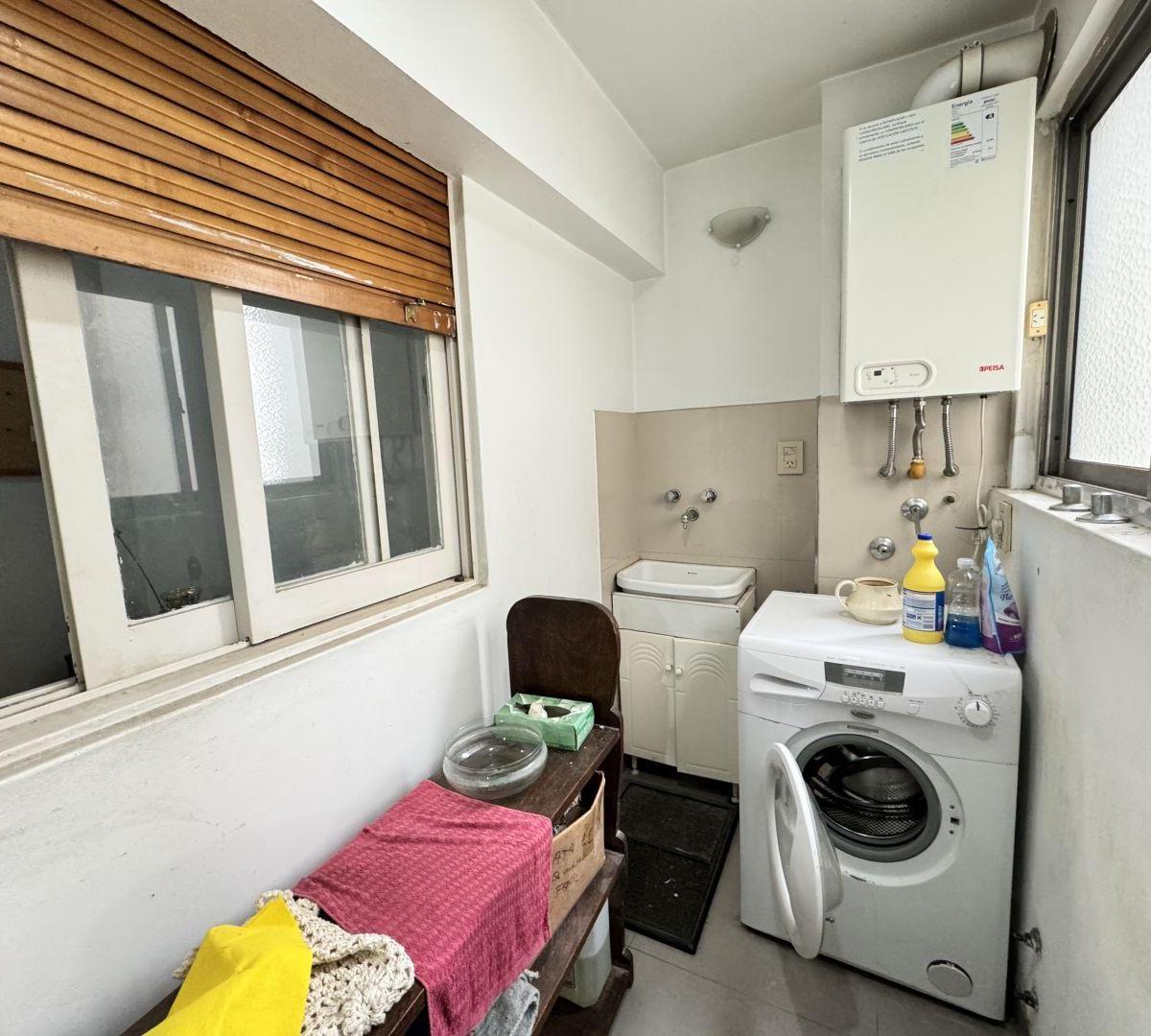 Venta de Dpto 4 Amb C/dependencia y Cochera en Caballito 2