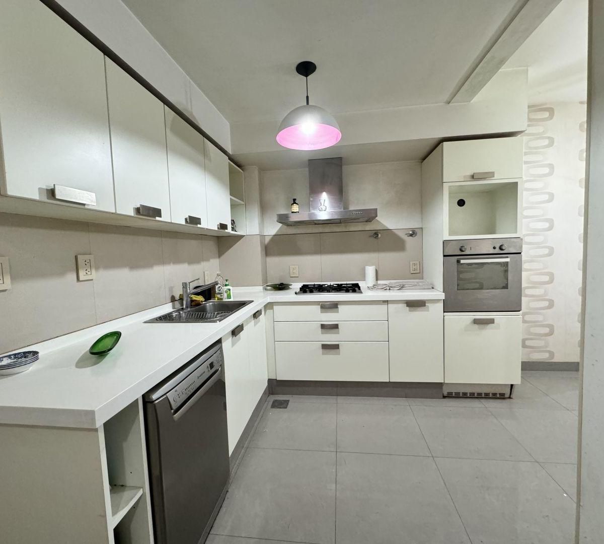 Venta de Dpto 4 Amb C/dependencia y Cochera en Caballito 3