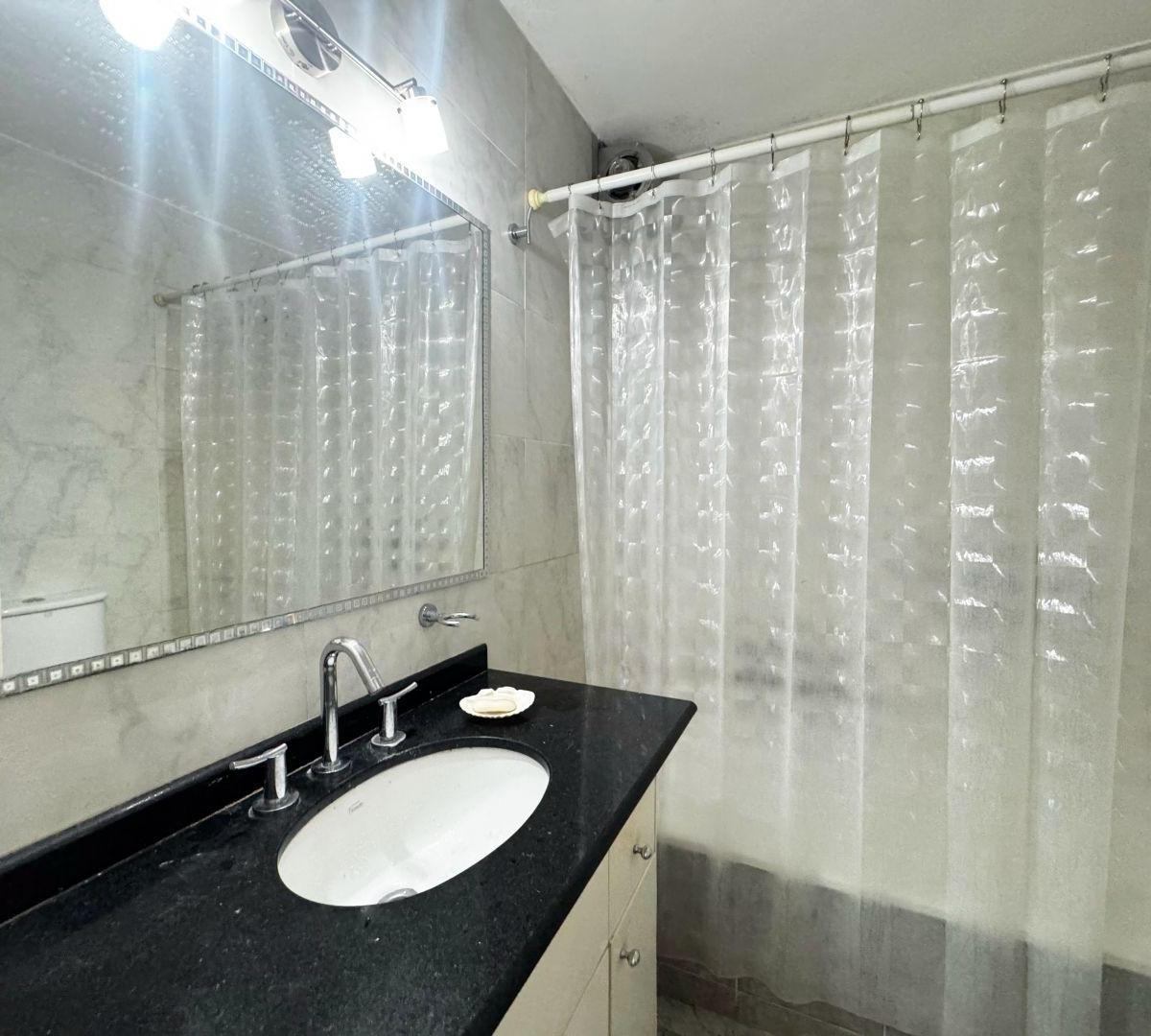 Venta de Dpto 4 Ambientes C/ Cochera y Patio en Caballito 5
