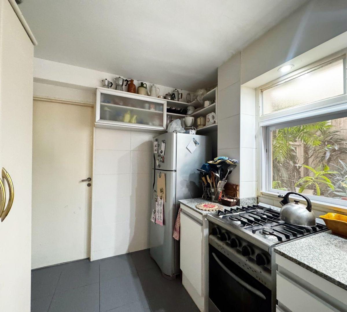 Venta de Dpto 4 Ambientes C/ Cochera y Patio en Caballito 3
