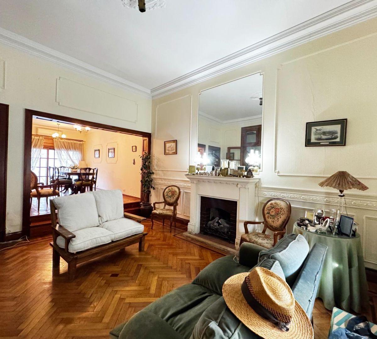 Venta de Casa 6 Ambientes con Cochera en El Barrio Ingles 3