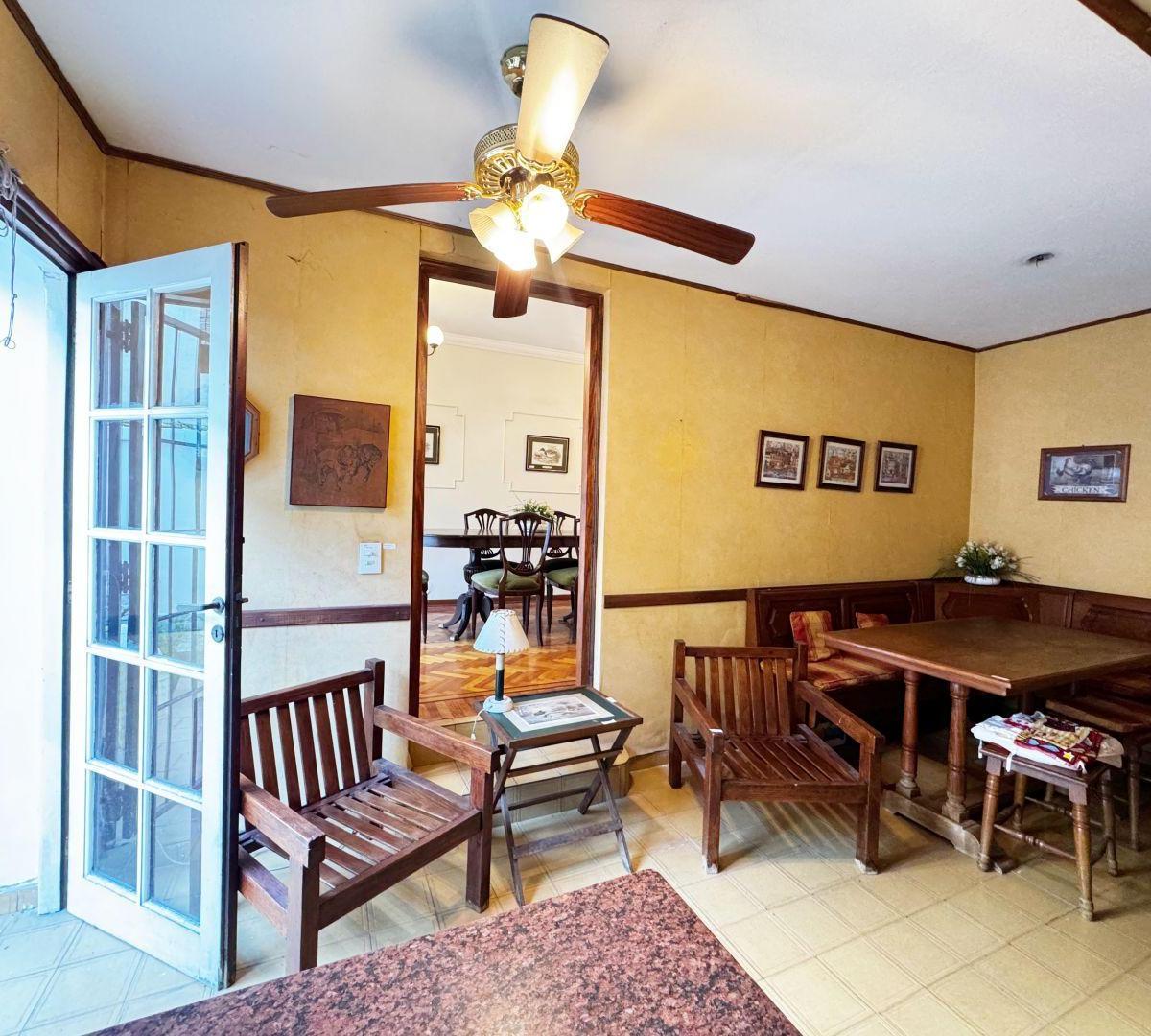 Venta de Casa 6 Ambientes con Cochera en El Barrio Ingles 1
