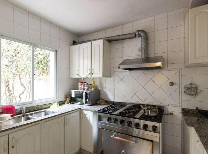 Venta de Local Comercial Casa Estilo Ingles en Caballito 4