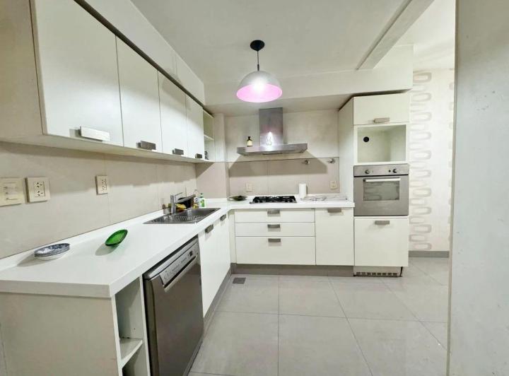 Venta de Departamento 4 Ambientes Con Dependencia y Cochera en Caballito 4