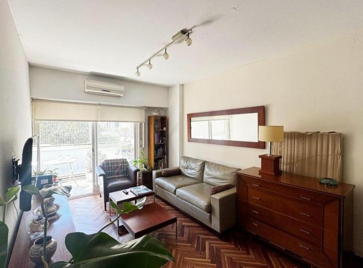 Venta de Departamento 4 ambientes Con Cochera y Patio en Caballito 2