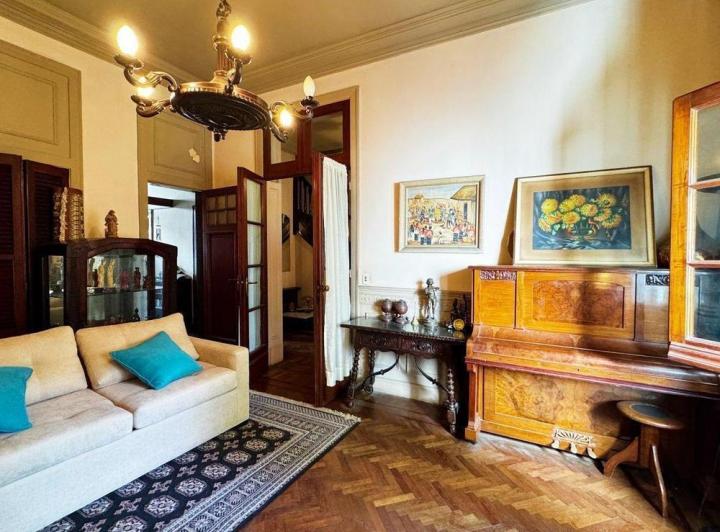 Venta de Casa 5 ambientes en el Barrio Ingles - Caballito 1