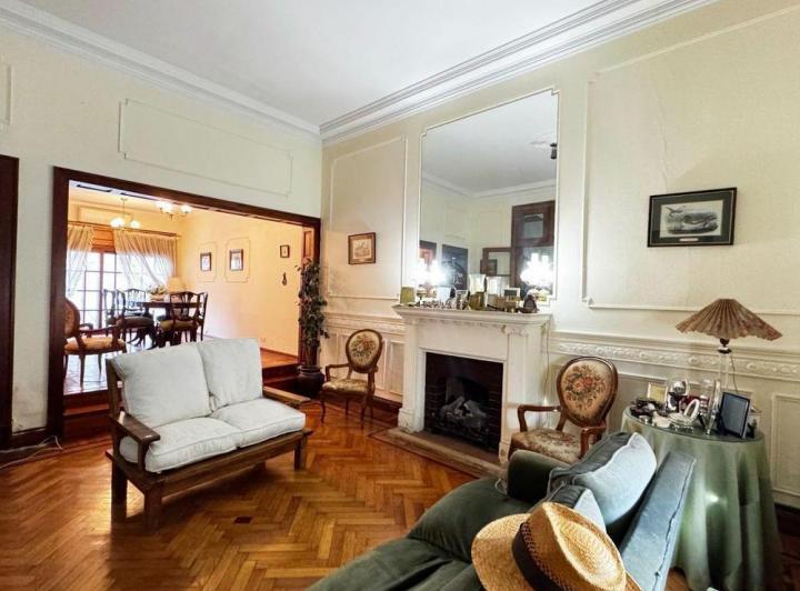 Venta de Casa 6 ambientes Con Cochera, SUM, Terraza y Parrilla en el Barrio Inglés Caballito 3