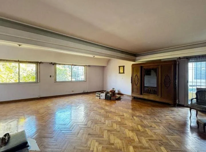 Venta de Casa 6 ambientes con Dependencia, Cocheras y Terraza en Flores 4