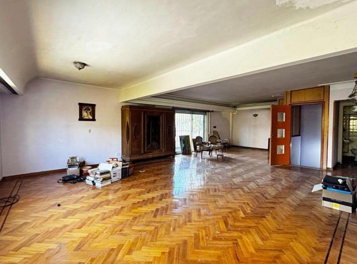 Venta de Casa 6 ambientes con Dependencia, Cocheras y Terraza en Flores 2