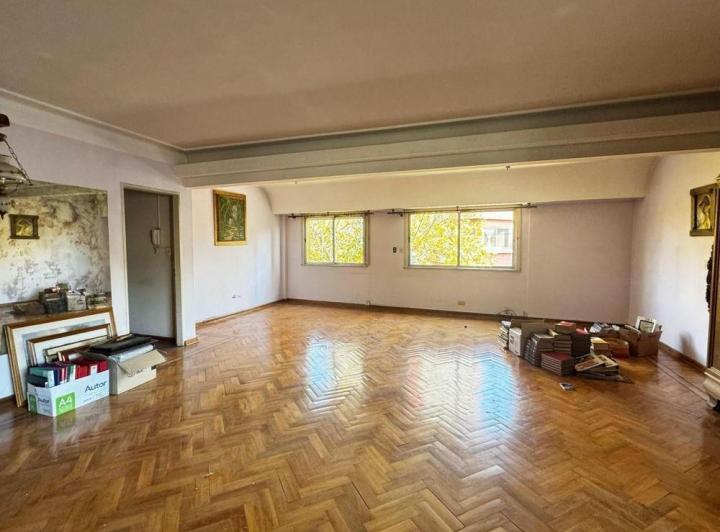 Venta de Casa 6 ambientes con Dependencia, Cocheras y Terraza en Flores 1