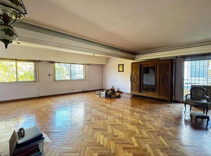 Venta de Casa 6 ambientes con Dependencia, Cocheras y Terraza en Flores 3