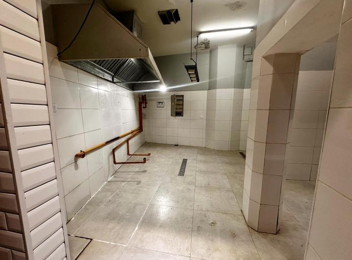 Alquiler de Local Comercial de 3 Plantas y 330 m2 en Caballito Sur 2