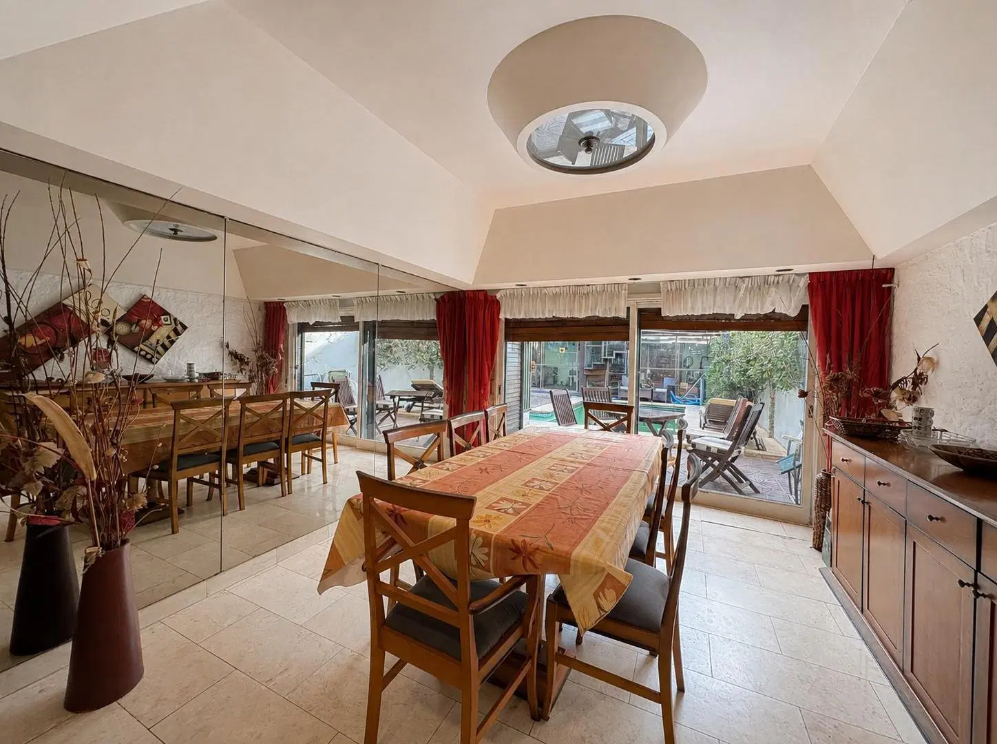 Venta de Casa 6 ambientes Con Cochera, Piscina, Quincho y Playroom en Parque Chacabuco 5