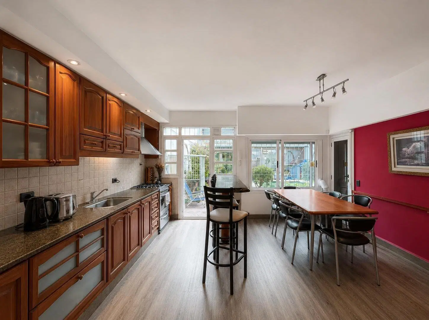 Venta de Casa 6 ambientes Con Cochera, Piscina, Quincho y Playroom en Parque Chacabuco 3