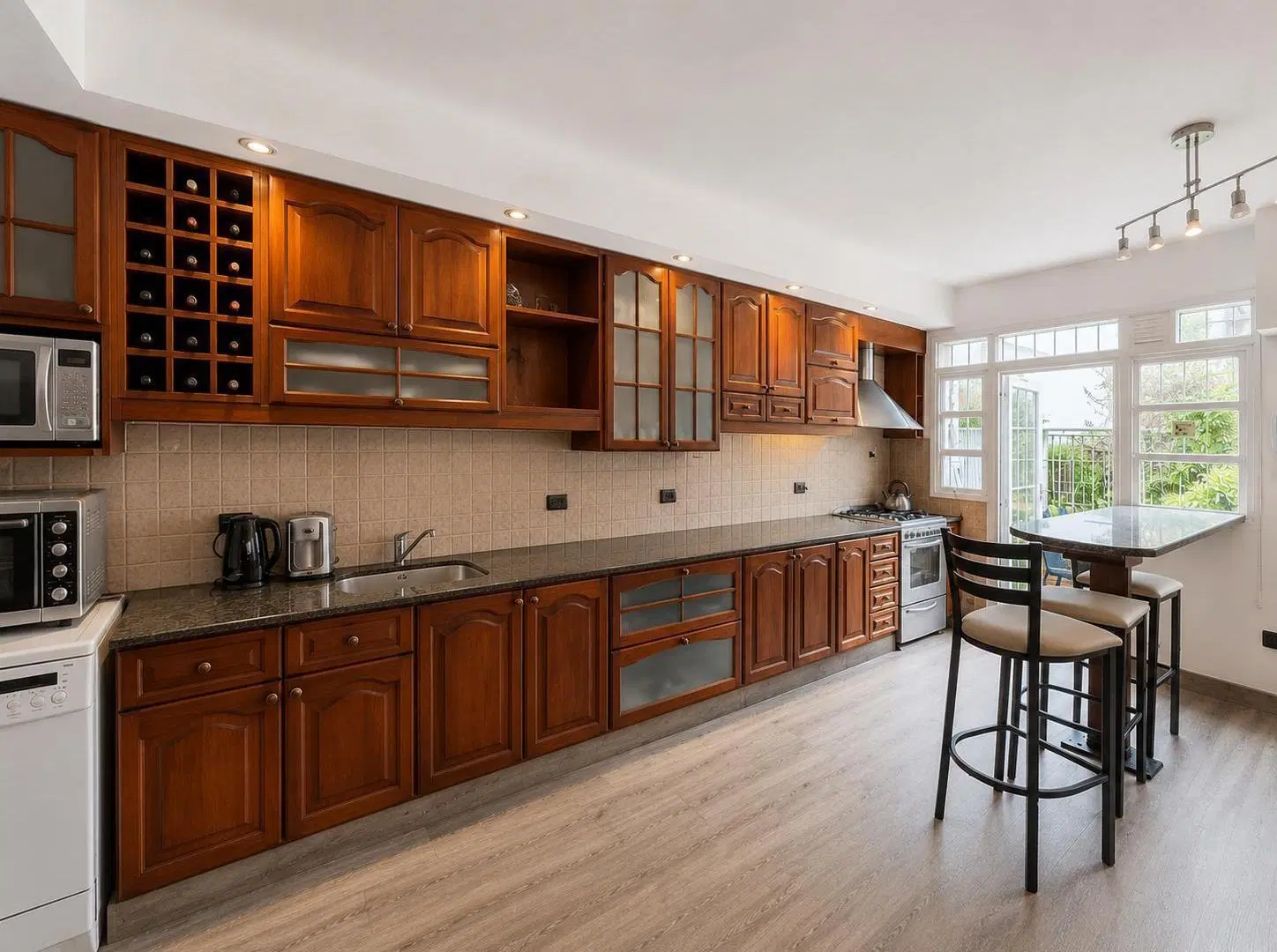 Venta de Casa 6 ambientes Con Cochera, Piscina, Quincho y Playroom en Parque Chacabuco 4
