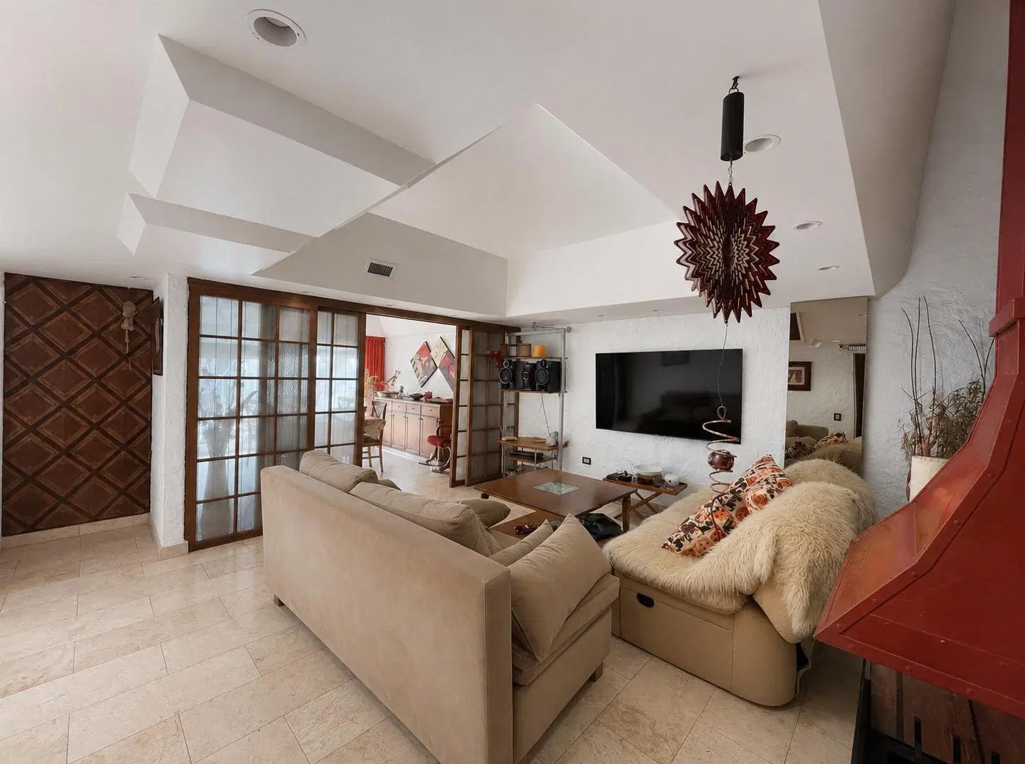 Venta de Casa 6 ambientes Con Cochera, Piscina, Quincho y Playroom en Parque Chacabuco 2