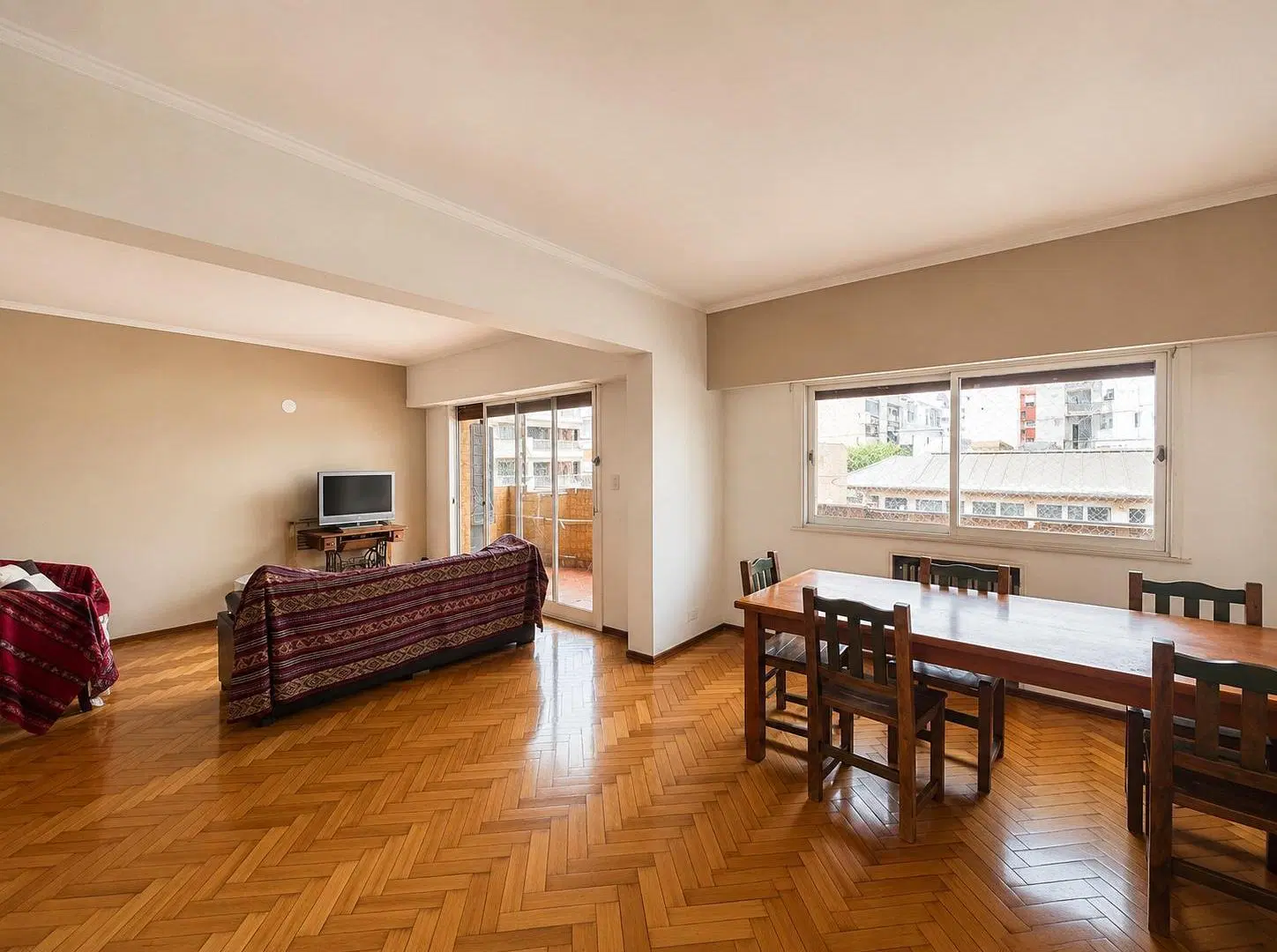 Venta de Departamento 5 ambientes con Doble Balcon en Caballito 3