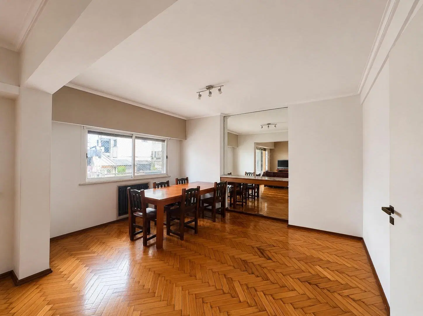 Venta de Departamento 5 ambientes con Doble Balcon en Caballito 2
