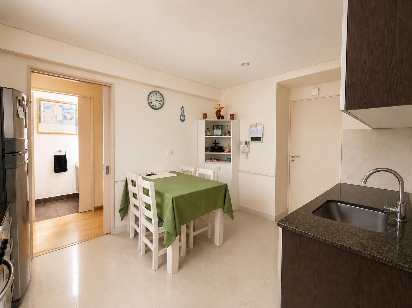 Foto de Venta de Departamento 4 ambientes con Cochera, SUM, Terraza y Pileta en, imagen 3