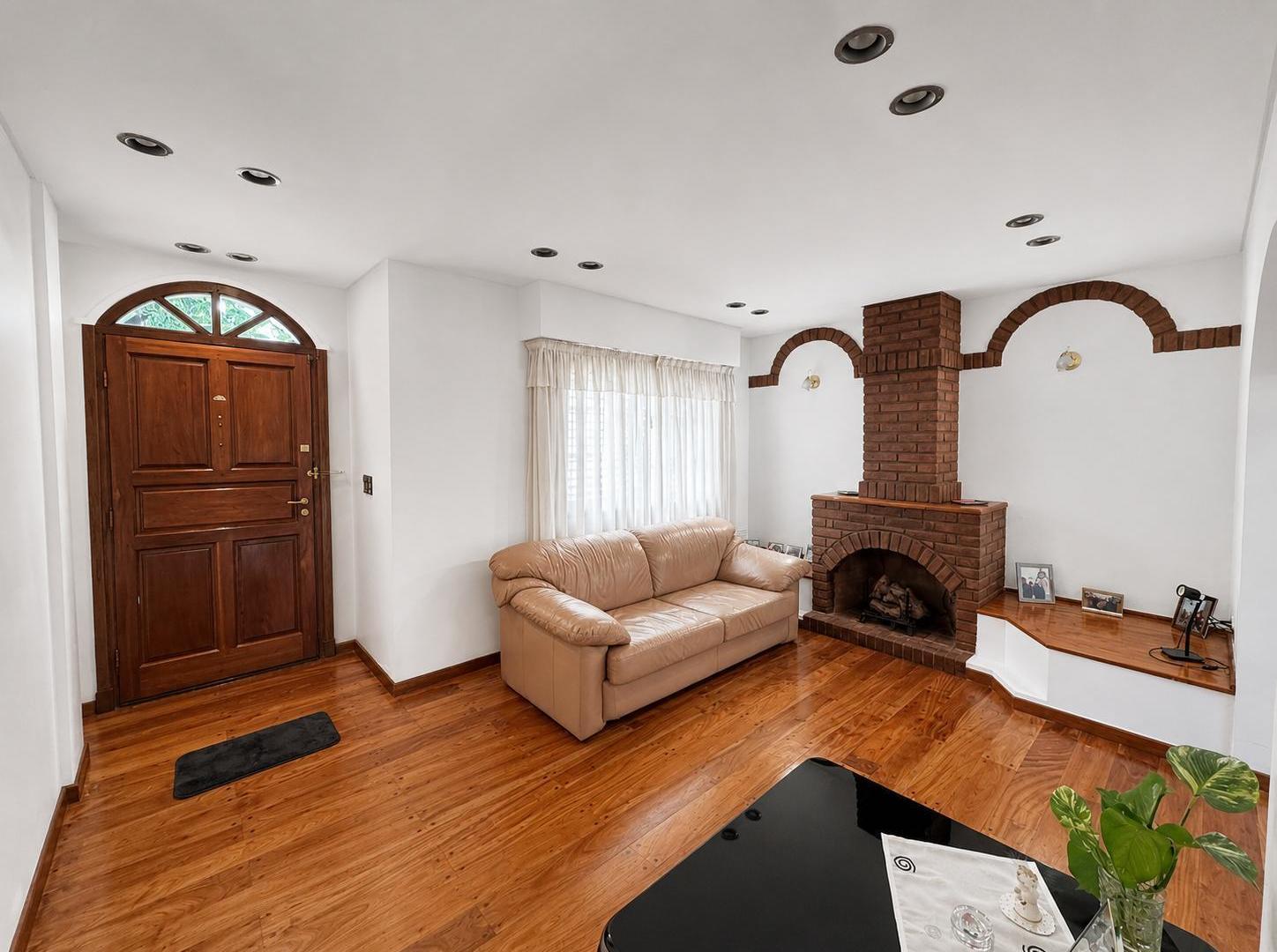 Foto de Venta de Casa LOTE PROPIO de 4 ambientes con Cochera, Jardín, Parrilla y Terraza en Caballito, imagen 4
