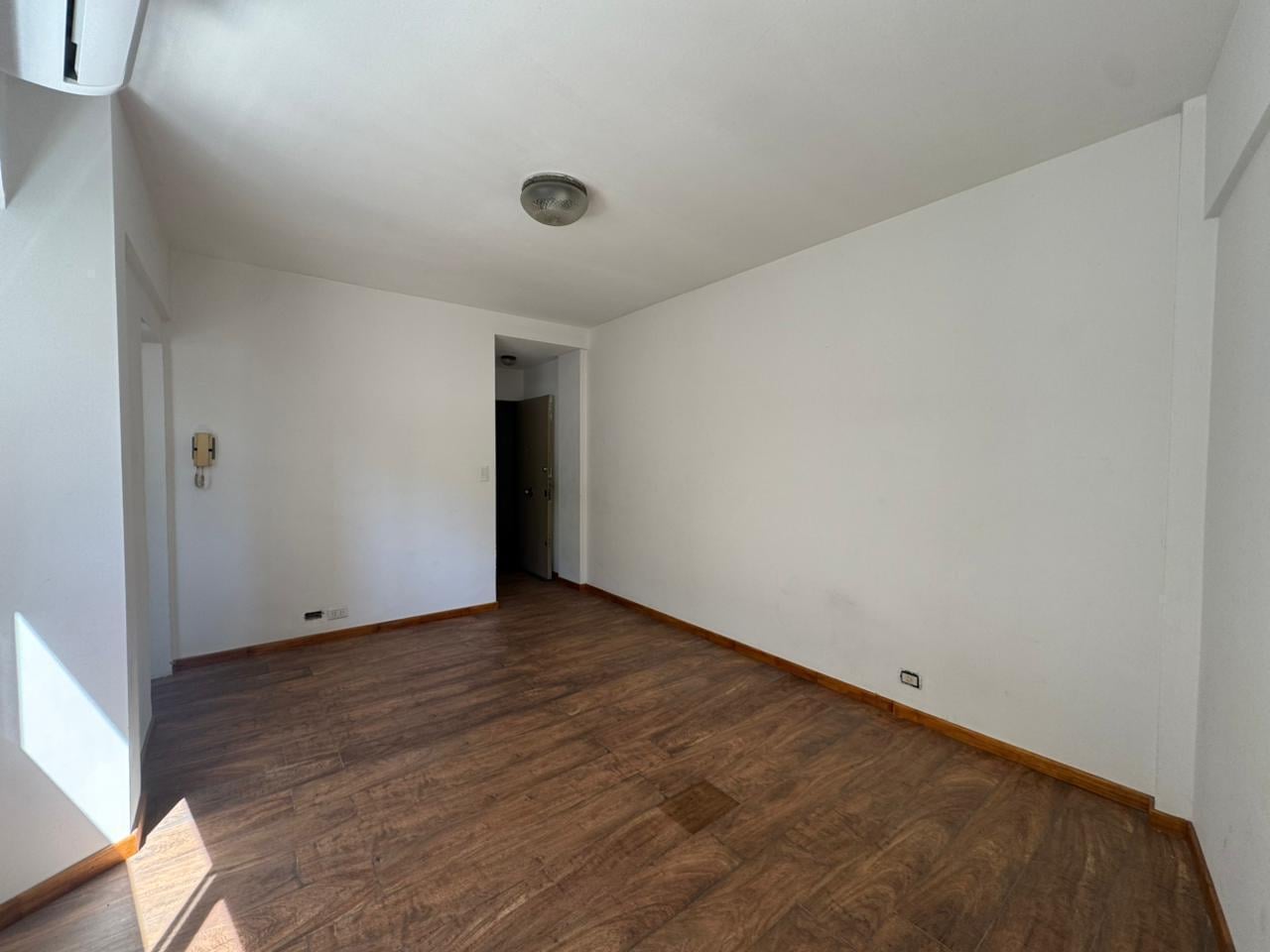 Foto de Alquiler de Departamento Monoambiente Piso Alto, Apto Profesional en, imagen 1