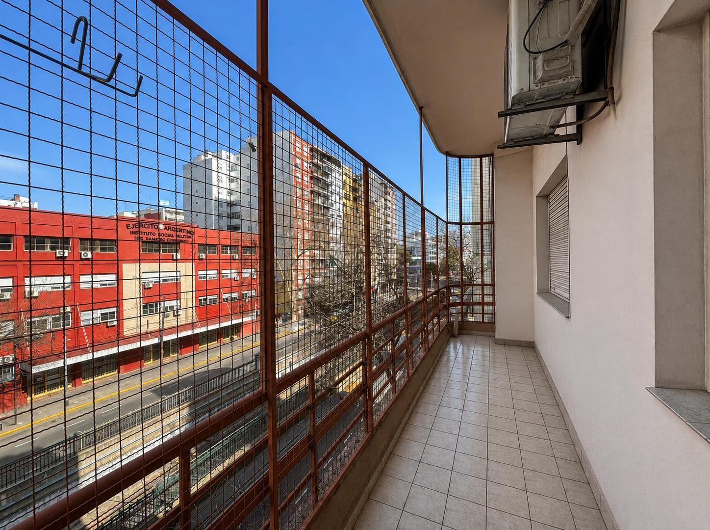 Foto de Venta de Departamento 4 Ambientes Con Dependencia en Caballito, imagen 1