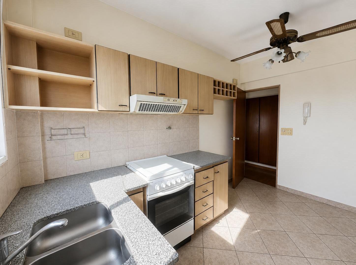 Foto de Venta de Departamento SEMIPISO de 2 Ambientes en Floresta, imagen 2