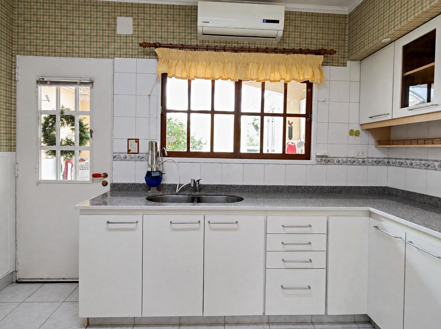 Foto de RETASADA!! Venta de Casa 3 ambientes Con Cochera, Patio y Parrilla en, imagen 4