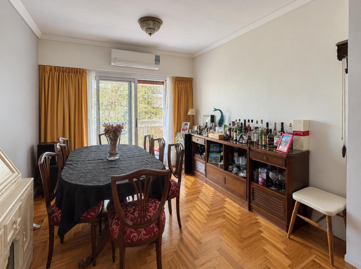 Foto de Venta de Departamento 4 Ambientes Con Dependencia y Cochera en Caballito, imagen 2