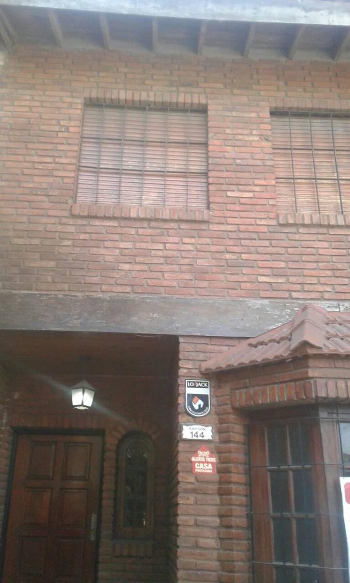 Chalet apto credito en Don Torcuato de 310m2 cubiertos