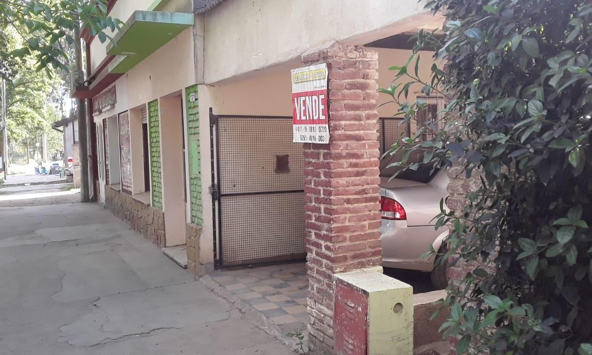 Complejo centrico de locales y departamentos en Villa La Arcadia