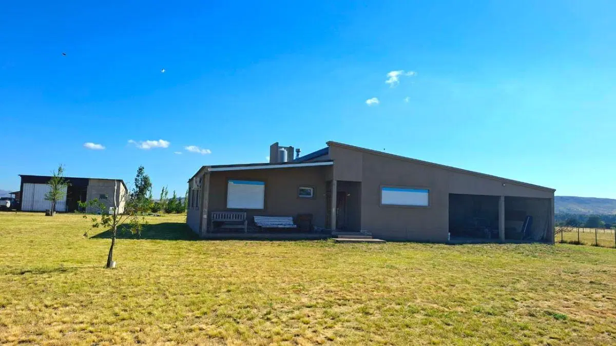 Vendo casa de 3 dormitorios en lote grande, en Saldungaray 2
