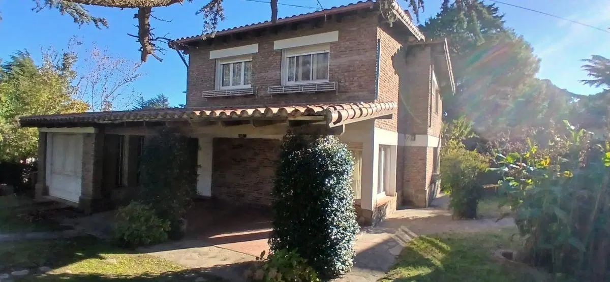 Amplia casa en venta, en Barrio Golf de Sierra de la Ventana 3