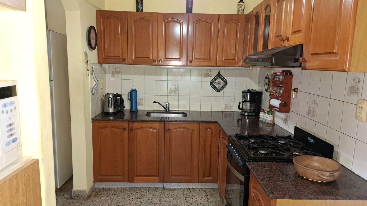 Foto de Vendo casa grande sobre dos lotes en Saldungaray, imagen 1