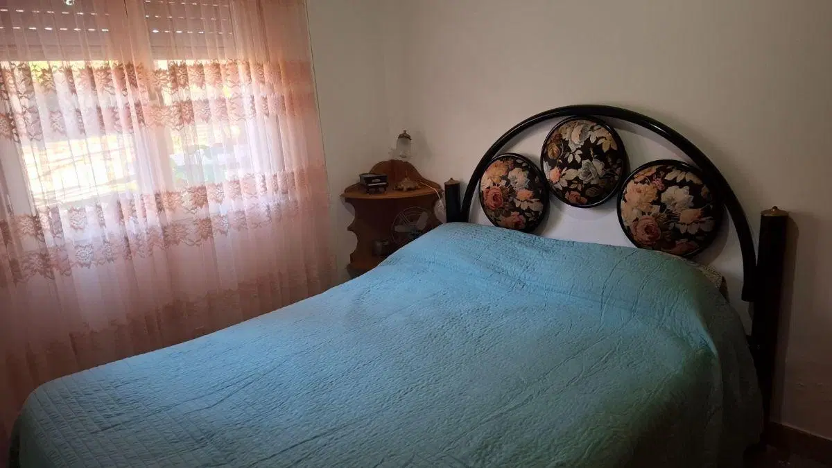 Vendo casa grande sobre dos lotes en Saldungaray 5