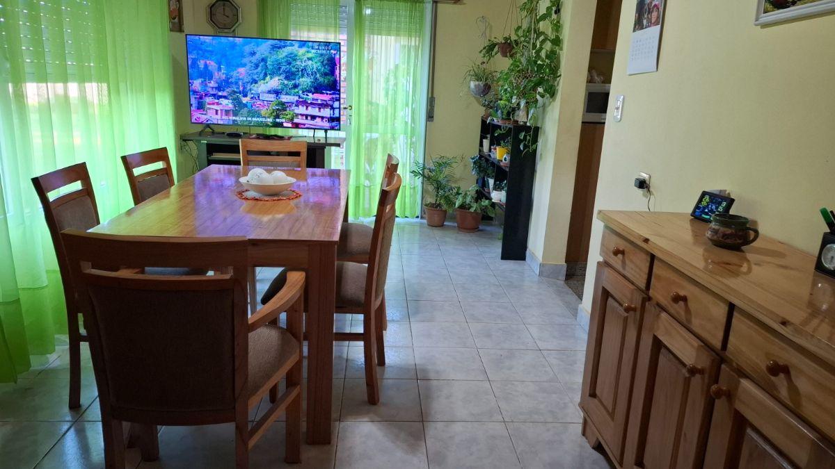 Foto de Vendo casa grande sobre dos lotes en Saldungaray, imagen 5