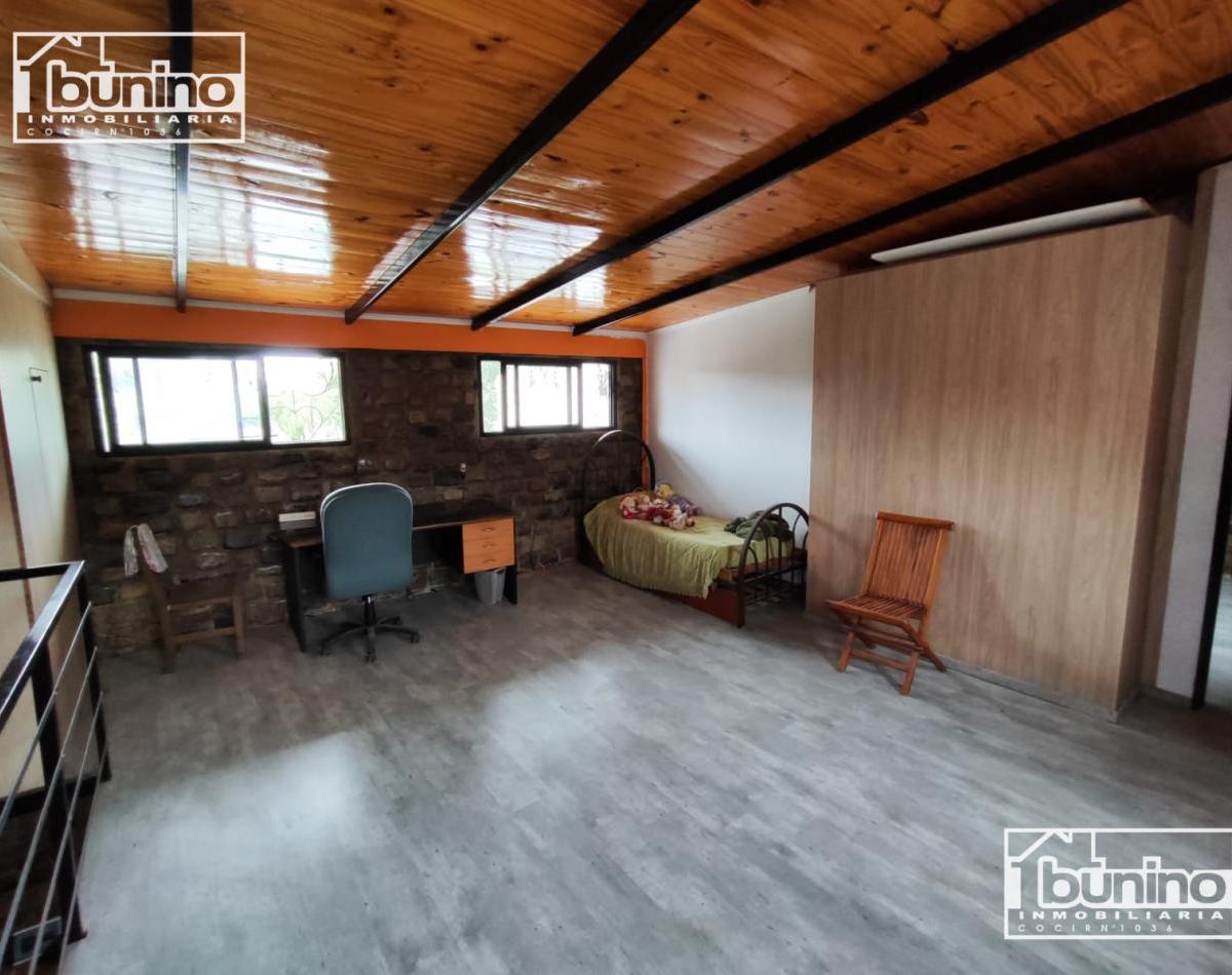 Venta Casa de 2 Plantas con Parque, Galeria y Pileta - Ibarlucea 2