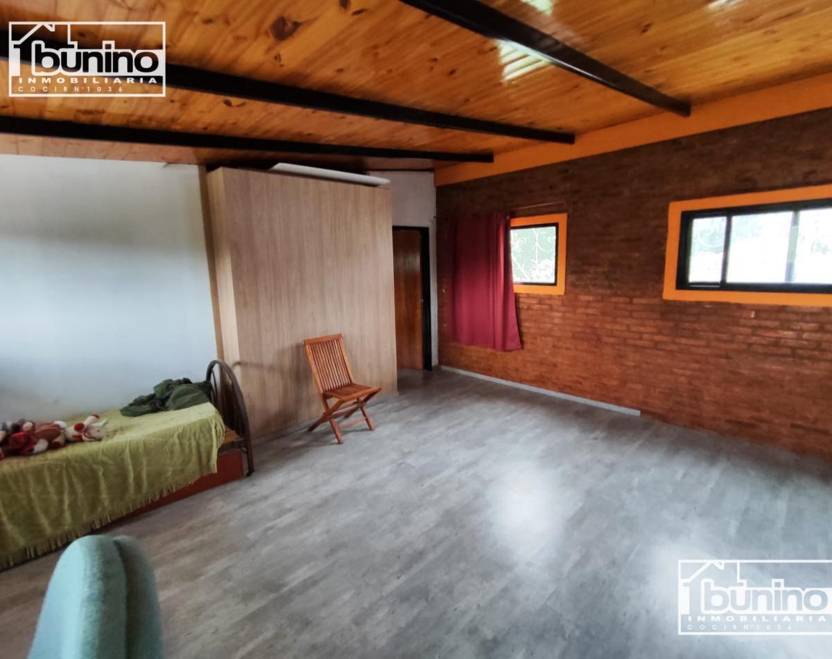 Venta Casa de 2 Plantas con Parque, Galeria y Pileta - Ibarlucea 3
