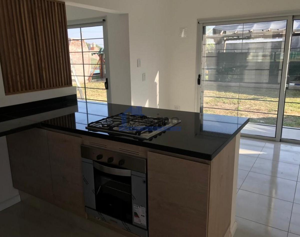 Casa en Venta en Ibarlucea! a Estrenar! Dos Dorm. 4