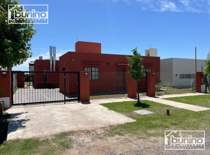 Casa alquiler temporal, 3 dormitorios - Funes Norte 2