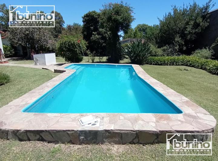 Casa alquiler temporario 3 habitaciones con piscina - Funes 5