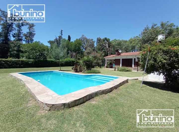 Casa alquiler temporario 3 habitaciones con piscina - Funes 4