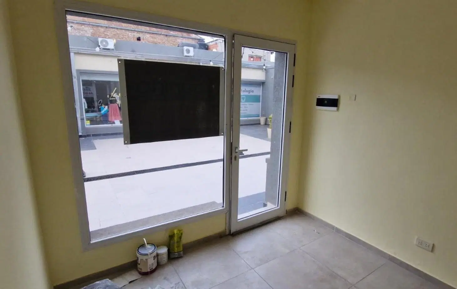 LOCAL COMERCIAL EN ALQUILER - PASEO SAN MARTIN IBARLUCEA 4