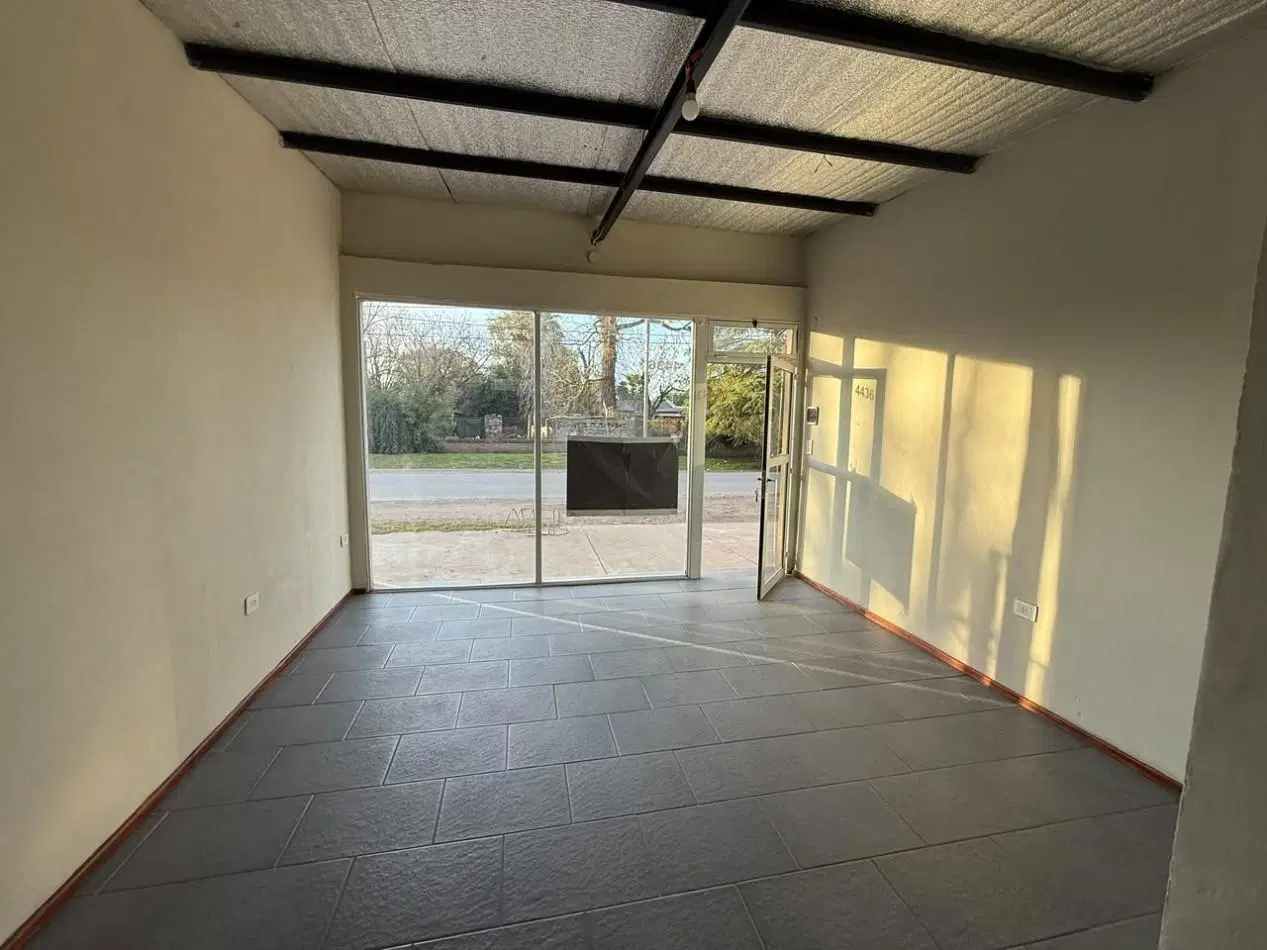 Local comercial en alquiler - Ibarlucea 4