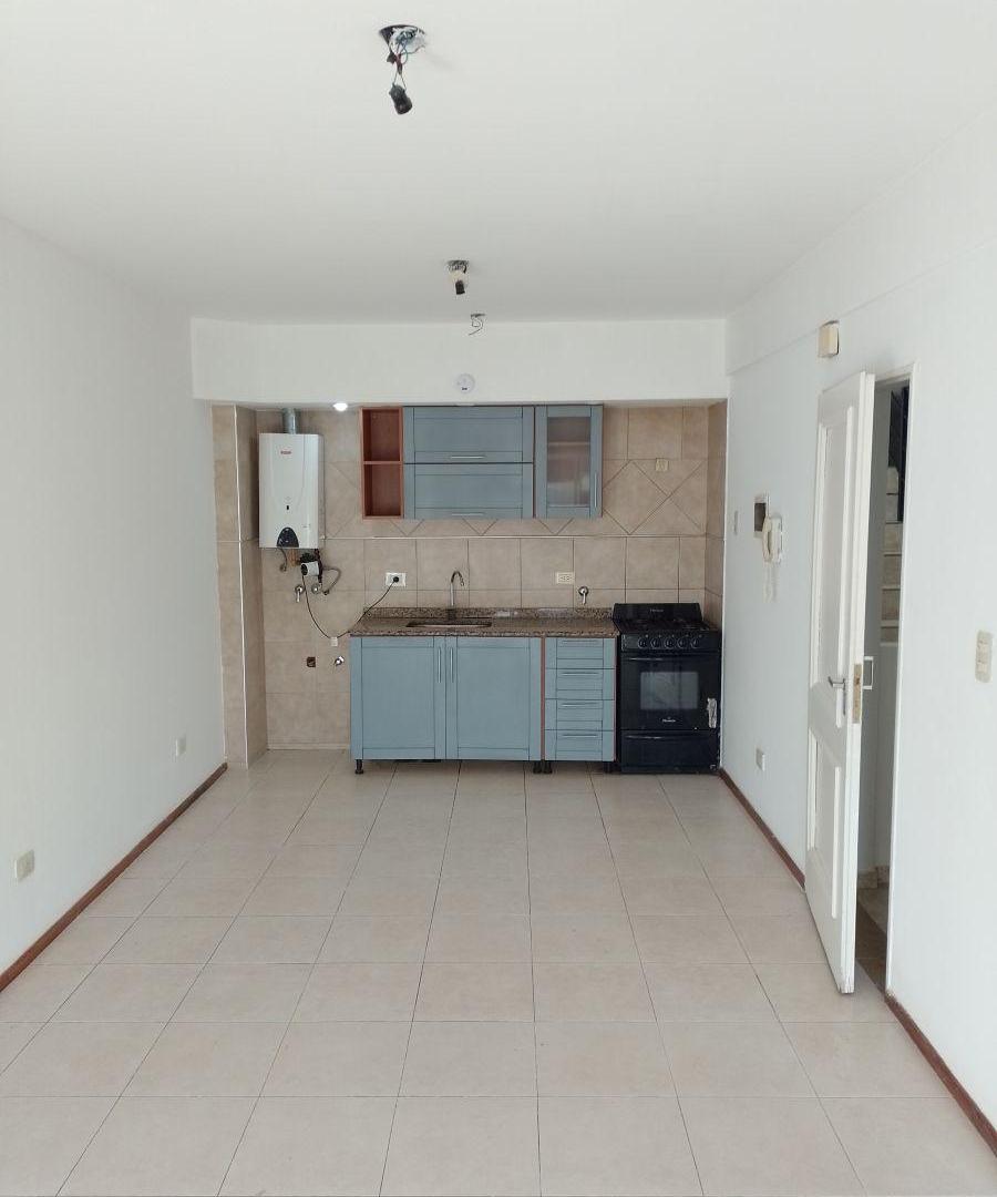 Foto de Departamento 3 Amb. al Fte c/Balcon - Sgto. Cabral 1279 - Ramos Mejía, imagen 2