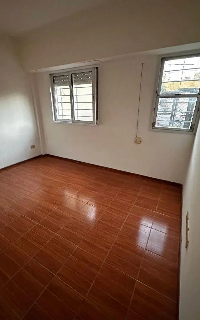Departamento 2 Amb. Pb Fte. C/patio - Sgto Cabral 1279 - Ramos Mejia 4