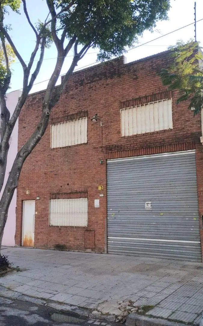 GALPON EN ALQUILER DEPOSITO CON 277 MTS AL FRENTE EN MATADERO CERCANO A AVENIDAS 4