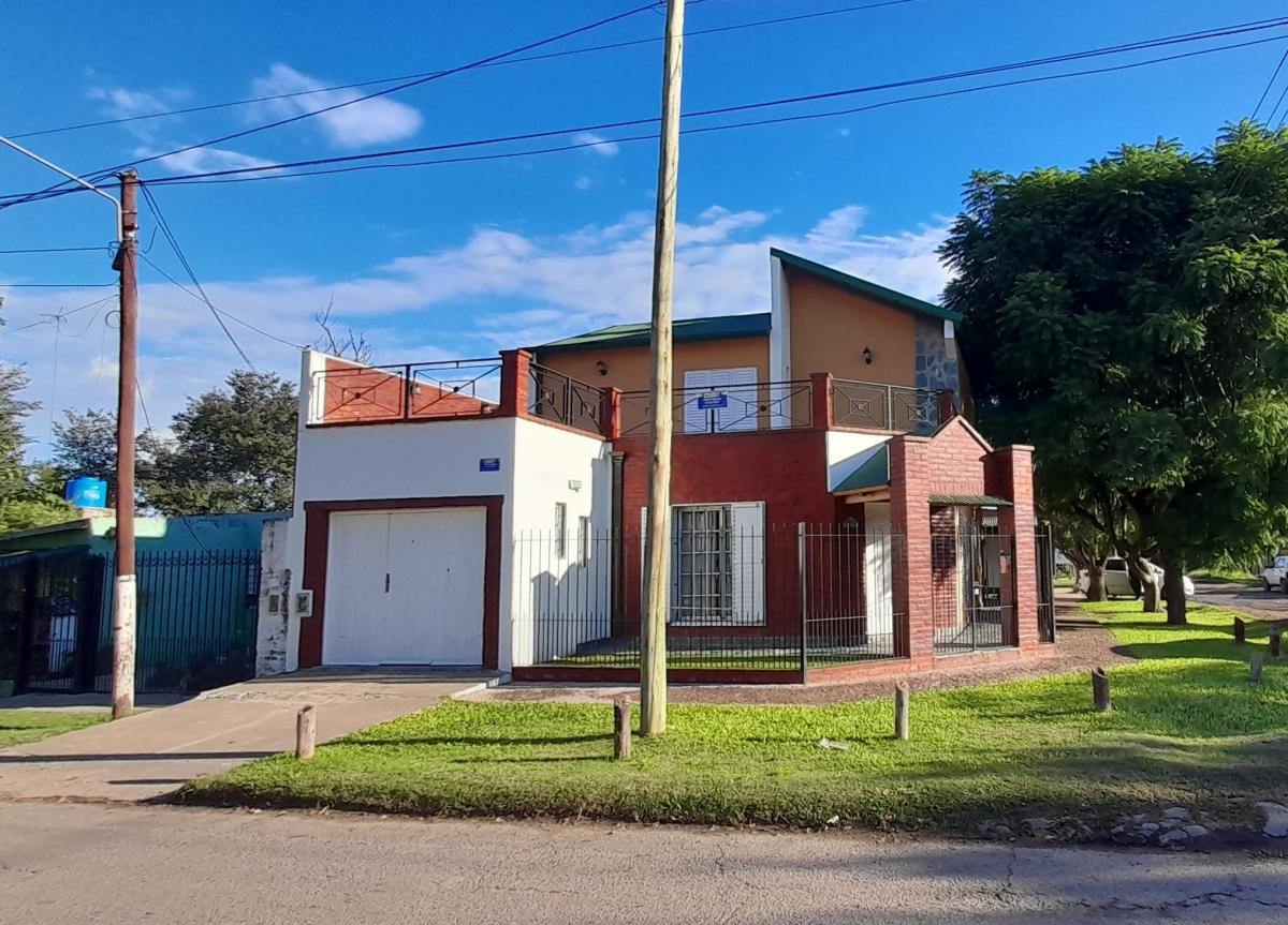 Casa en 2 Plantas en Excelente Estado. Apta Crédito. 3