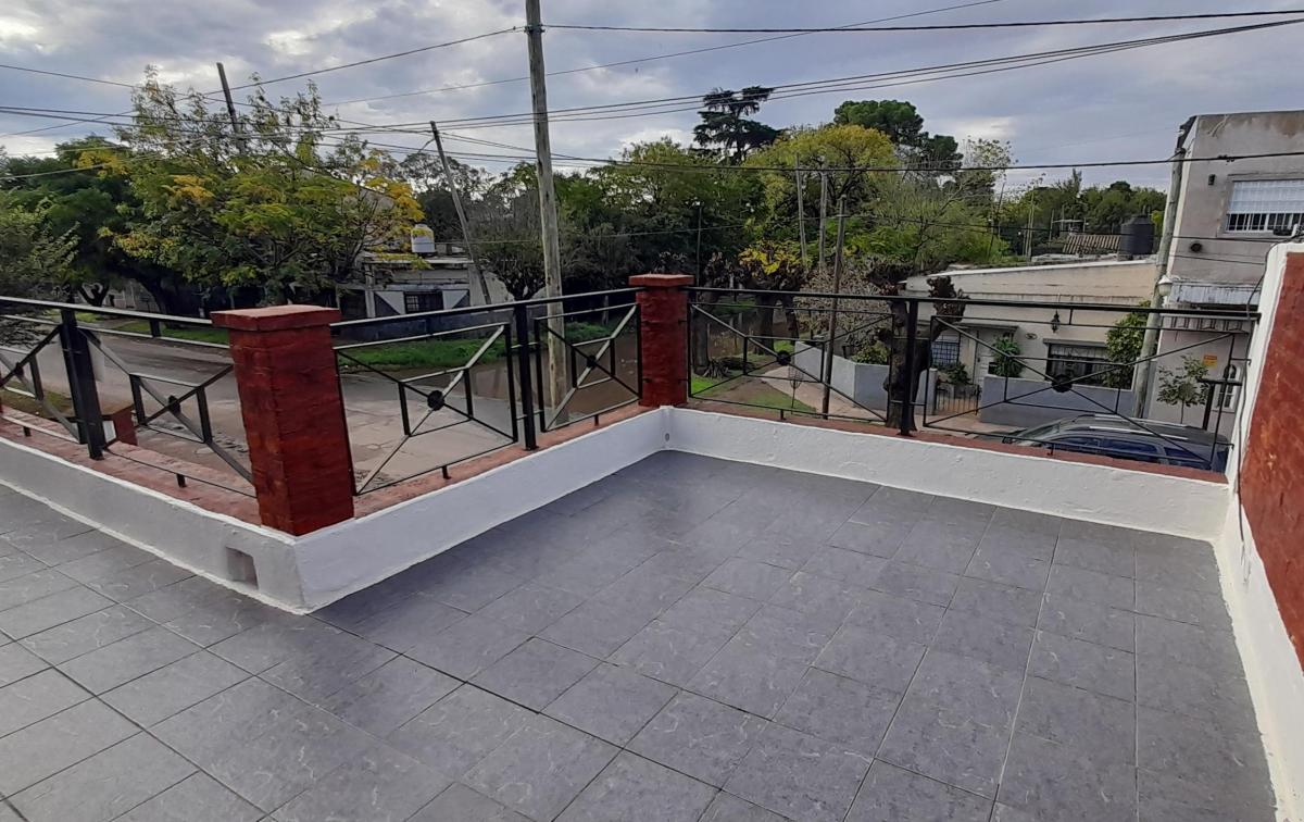 Casa en 2 Plantas en Excelente Estado. Apta Crédito. 5