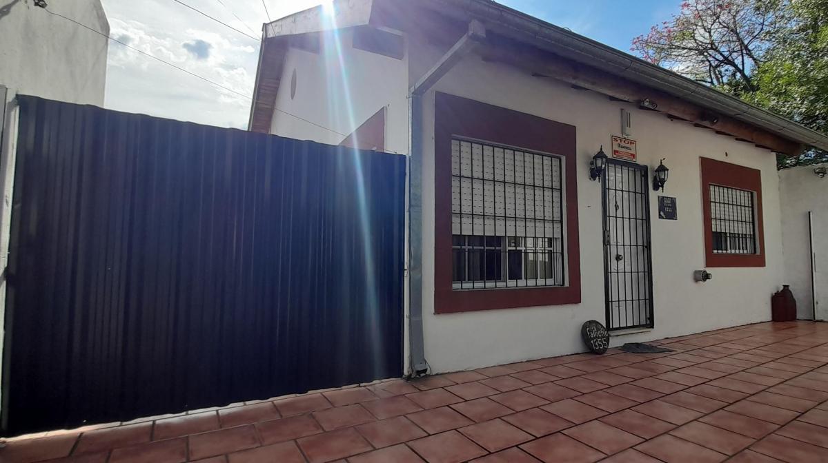 Muy Linda Casa en Zona Residencial 4